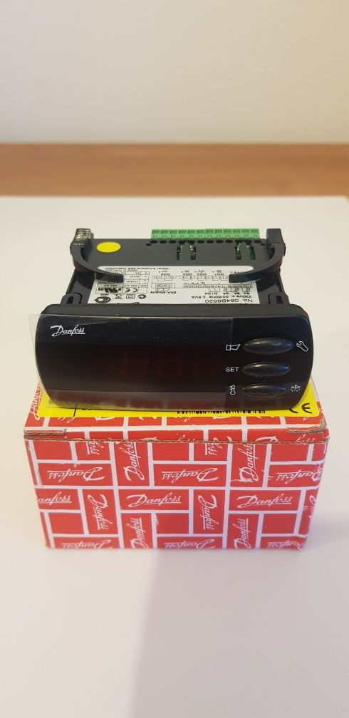 Controle de aparelhos de refrigeração Danfoss AK-CC 210