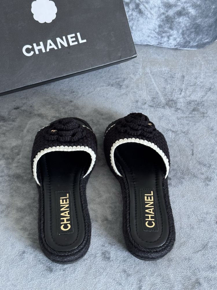 Chanel Черные шлепанцы шлепки вязаные декорированые цветком
