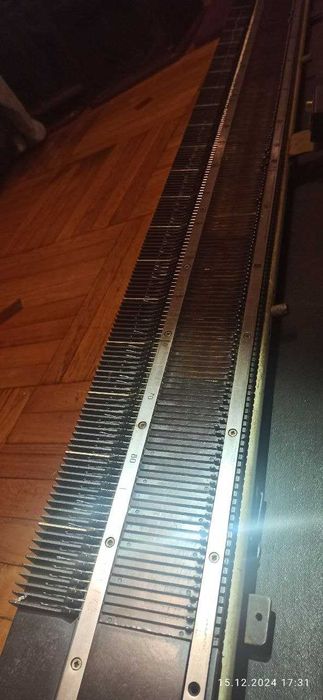 Вязальная машинка Нева 1