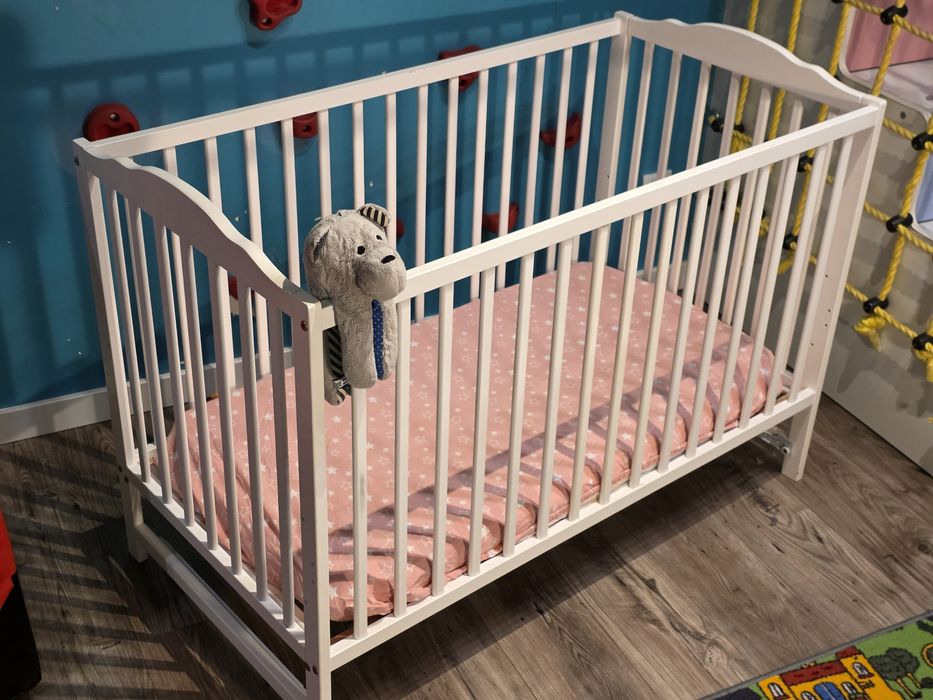 Łóżeczko dziecięce + materac lateksowy 120 x 60 + kołderka  + szumiś