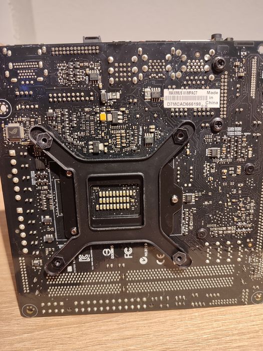 Материнська плата Asus Maximus VI Impact