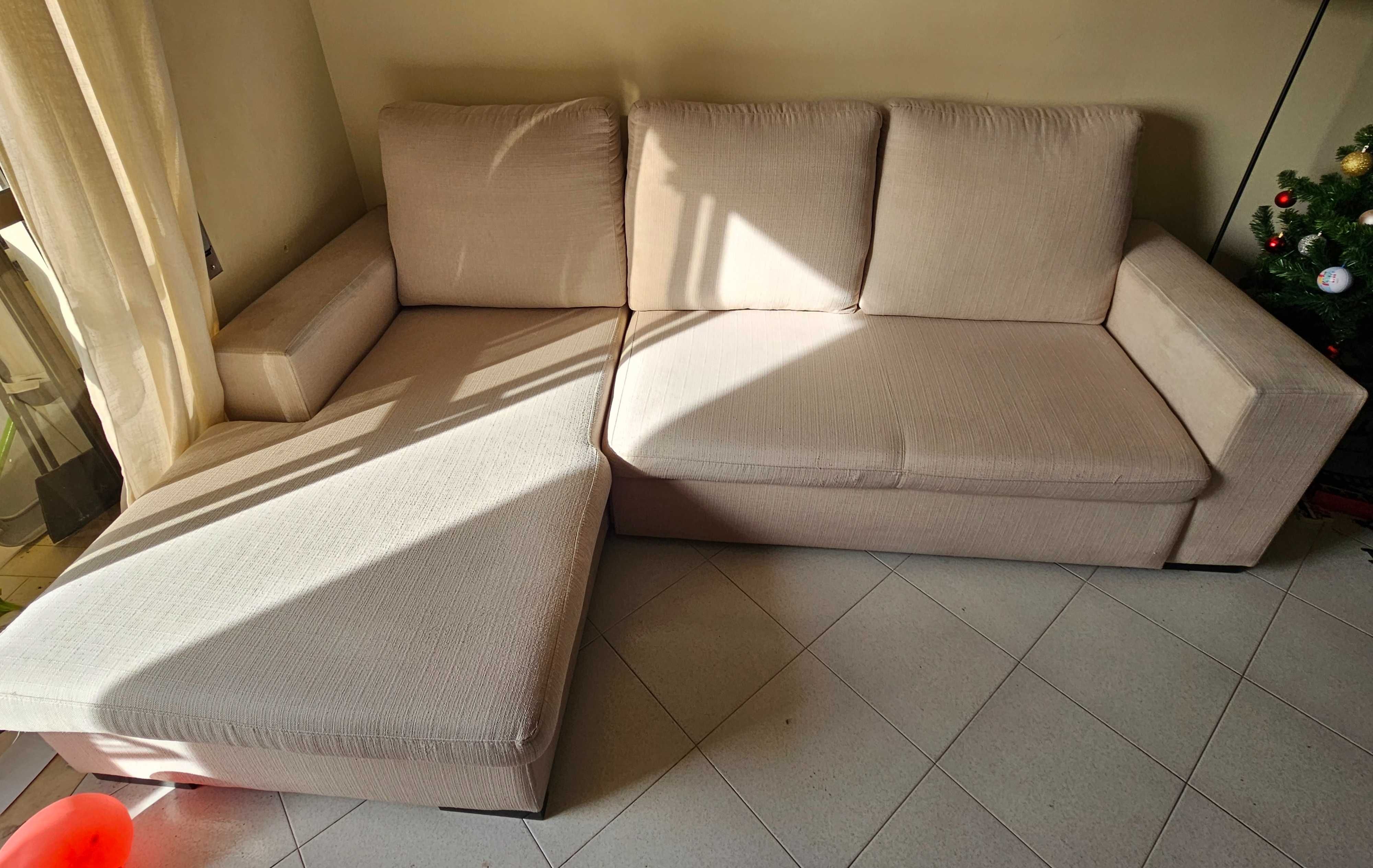 Sofá-cama de 3 lugares com chaise long