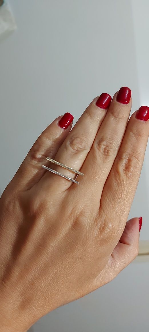 Золотое модное кольцо с бриллиантами
