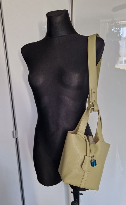 Torebka na ramię z ecoskóry, Becket bag, zapinana na kłódkę, mini kosz