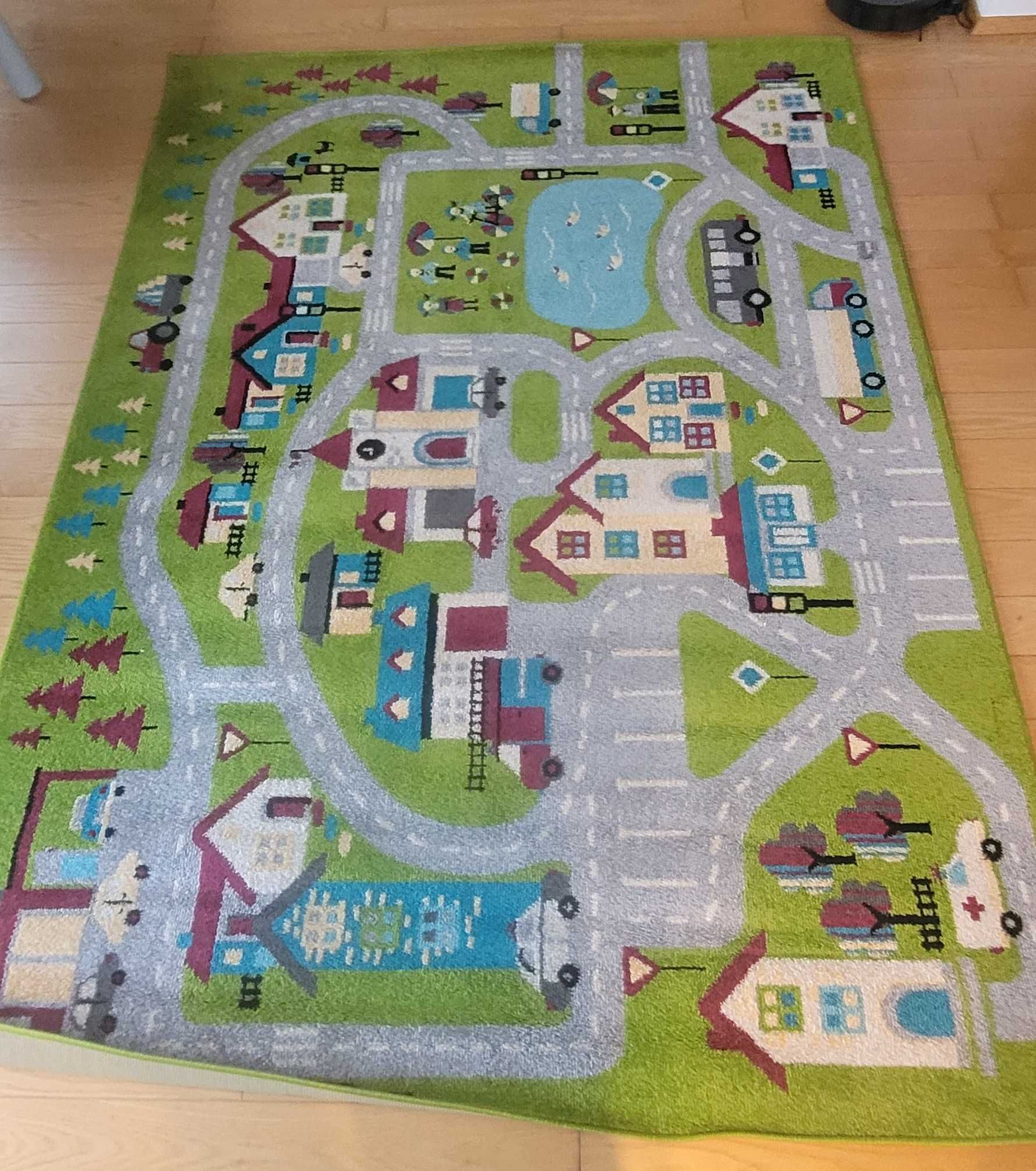 dywan do pokoju dziecięcego, stan bdb, 2,0 m x 2,8 m