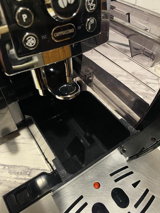 Кавомашина Delonghi ECAM 23.466 з Німеччини