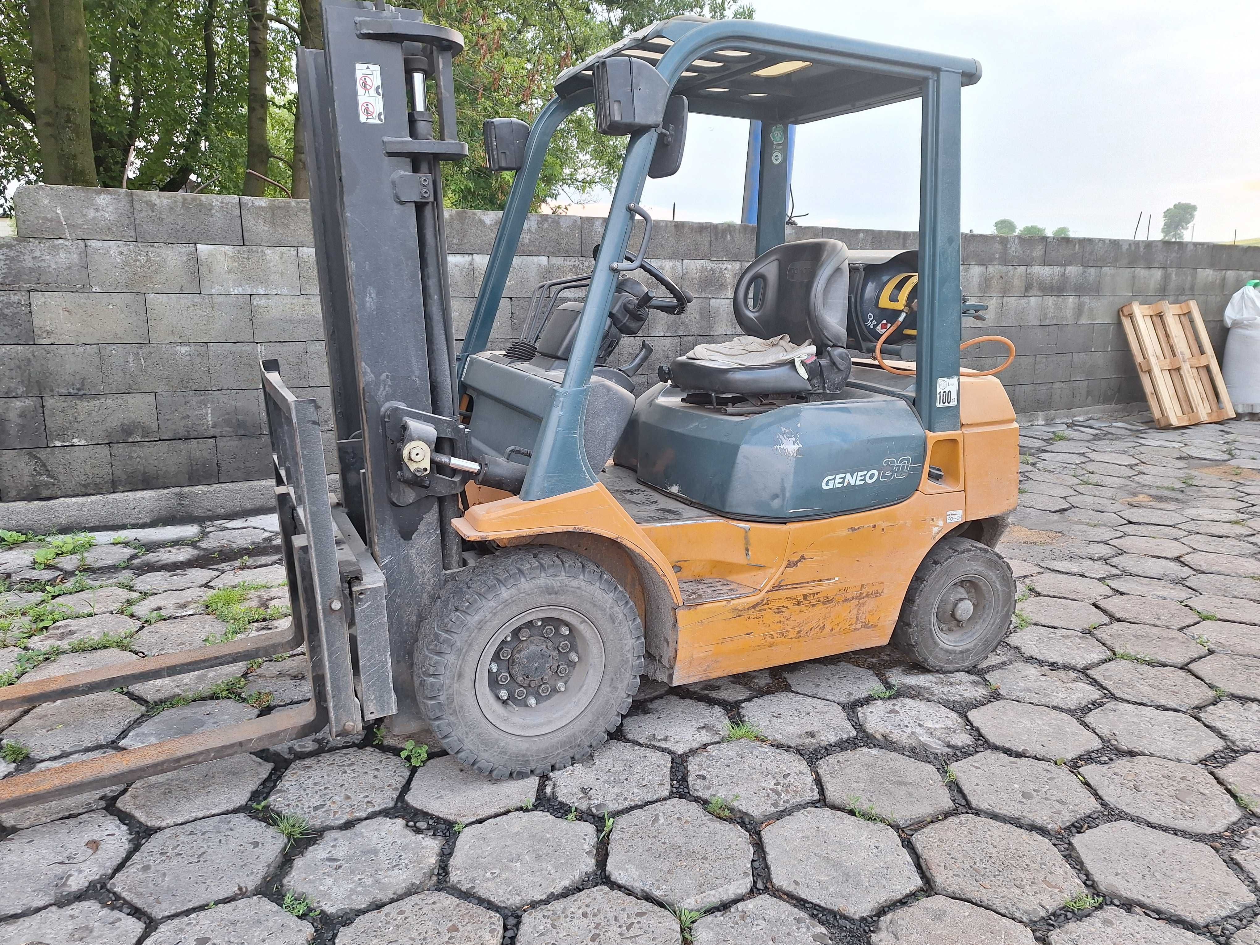 Wózek widłowy TOYOTA 02-7FG20