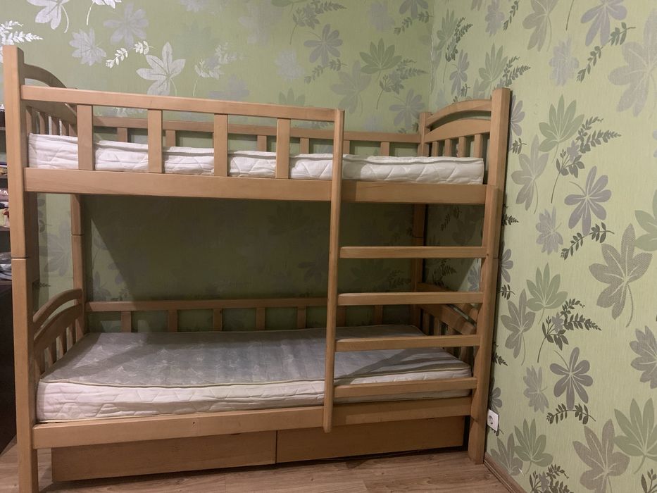 Двох поверхове ліжко