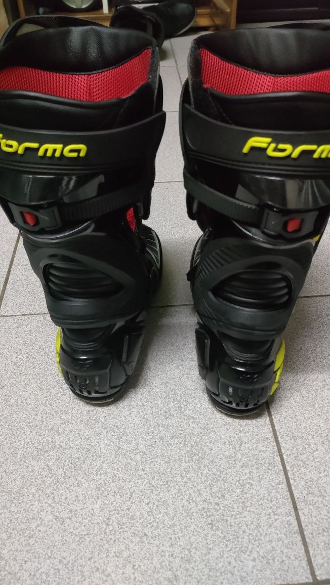 Capacete,botas e calças