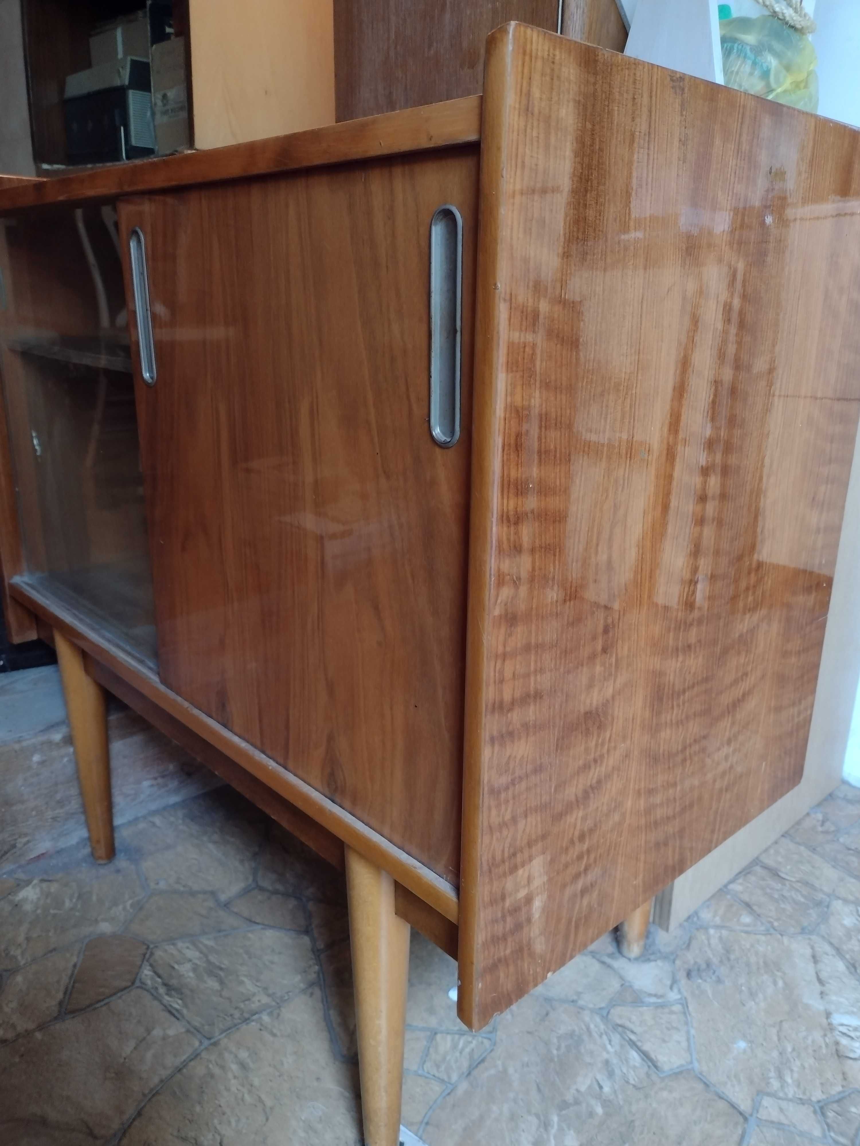 Sprzedam mała komodę z Bytomskiej fabryki mebli (lata 60)