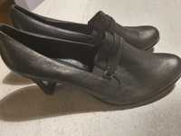 Pantofle skórzane czarne r.39