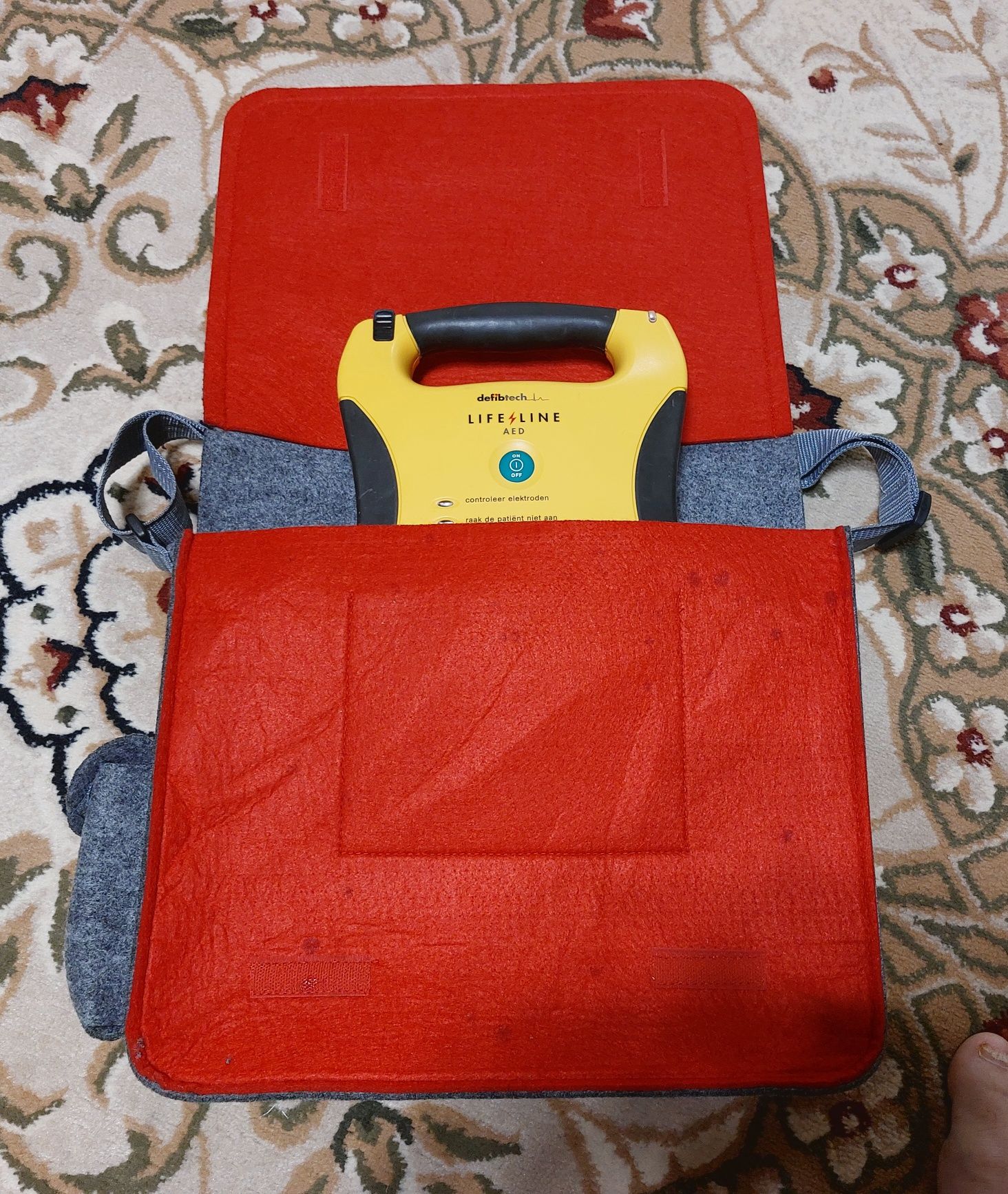 Дефибриллятор defibtech lifeline DDU -100A. с сумкой. Новый.