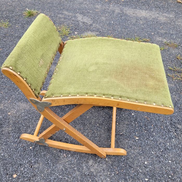 Stary bujany taboret składany