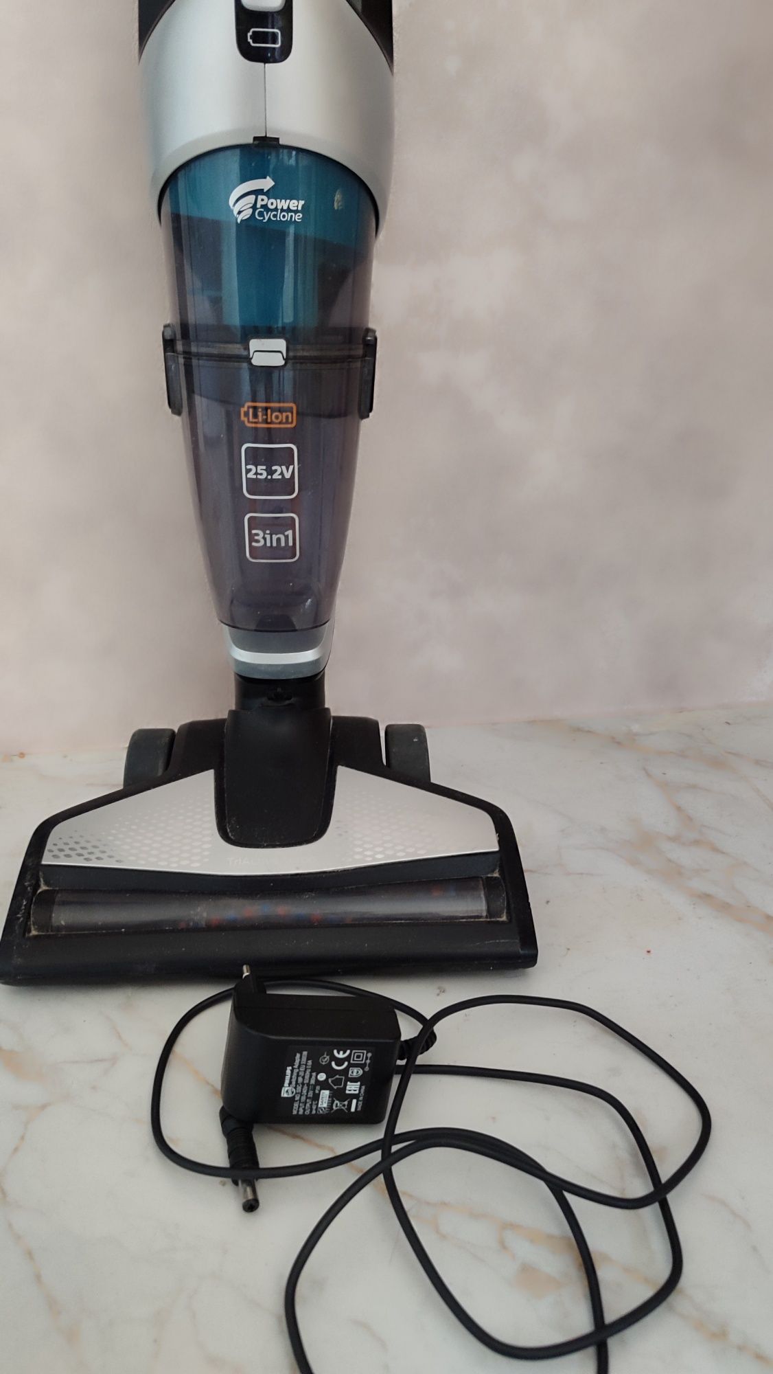 Продається акумуляторний пилосос Philips