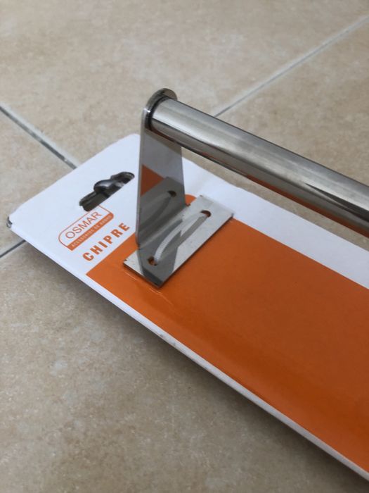 Vende-se toalheiro de barra 60