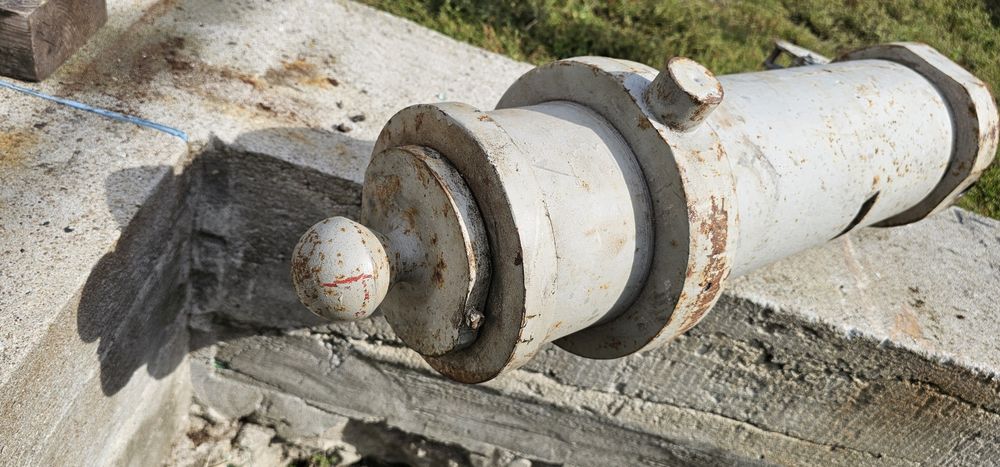 Siłowniki siłownikiem przyczepy wywrotki