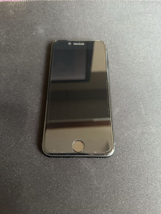 iPhone SE 2022 Midnight