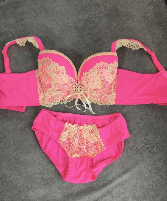 Продам купальники та білизну