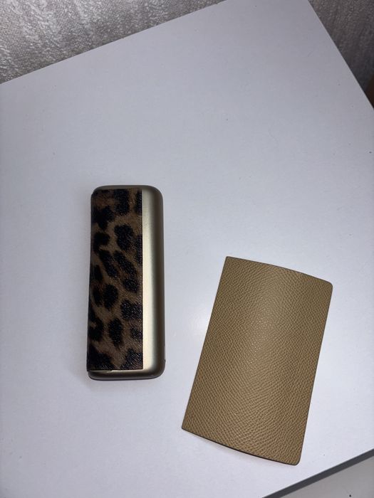 Зарядка павербанк в золотом цвете