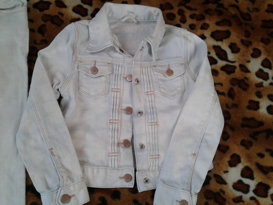 Gap шикарный светло-голубой джинсовый костюм девочке 4-6лет