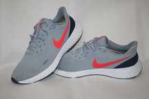 Кроссовки беговые Nike revolution  44 р. (28 см)