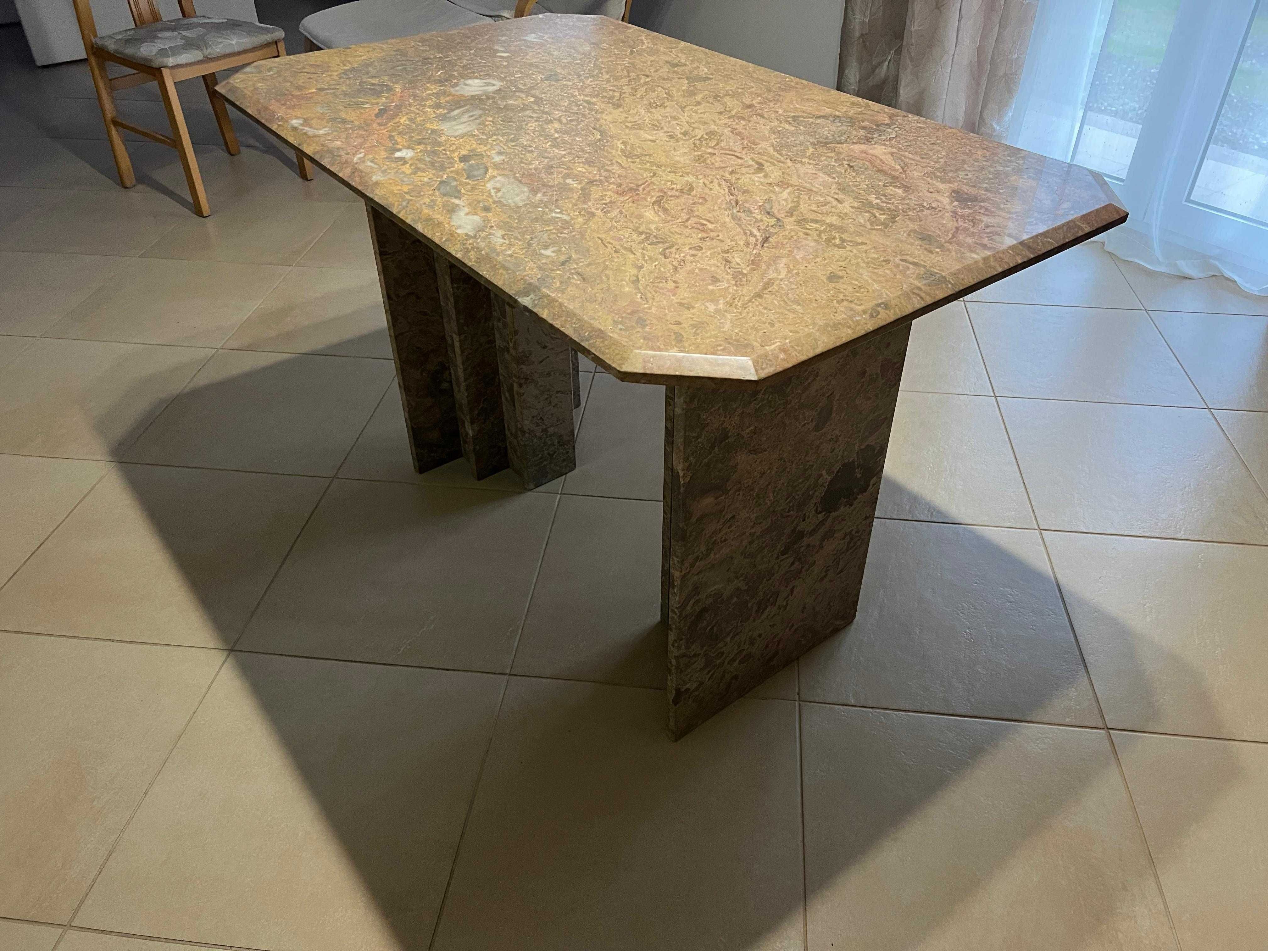 Mesa em granito castanho