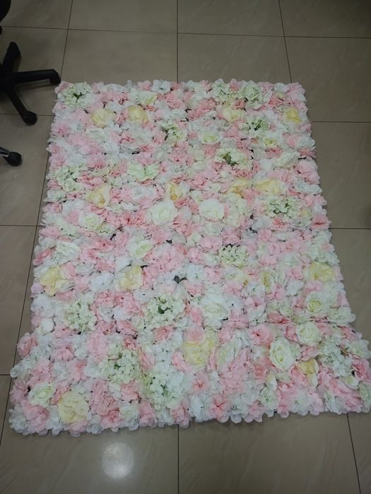 Ścianka kwiatowa tło do zdjęć fotografia ślubna białe kwiaty różowe