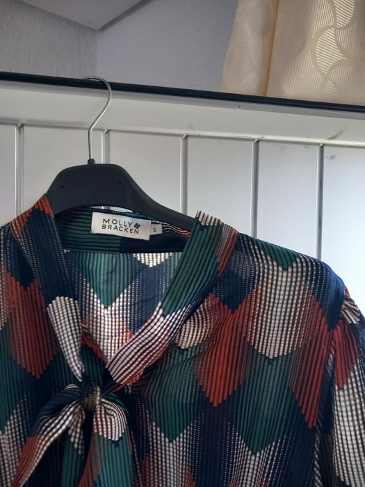 Varios vestidos como novos