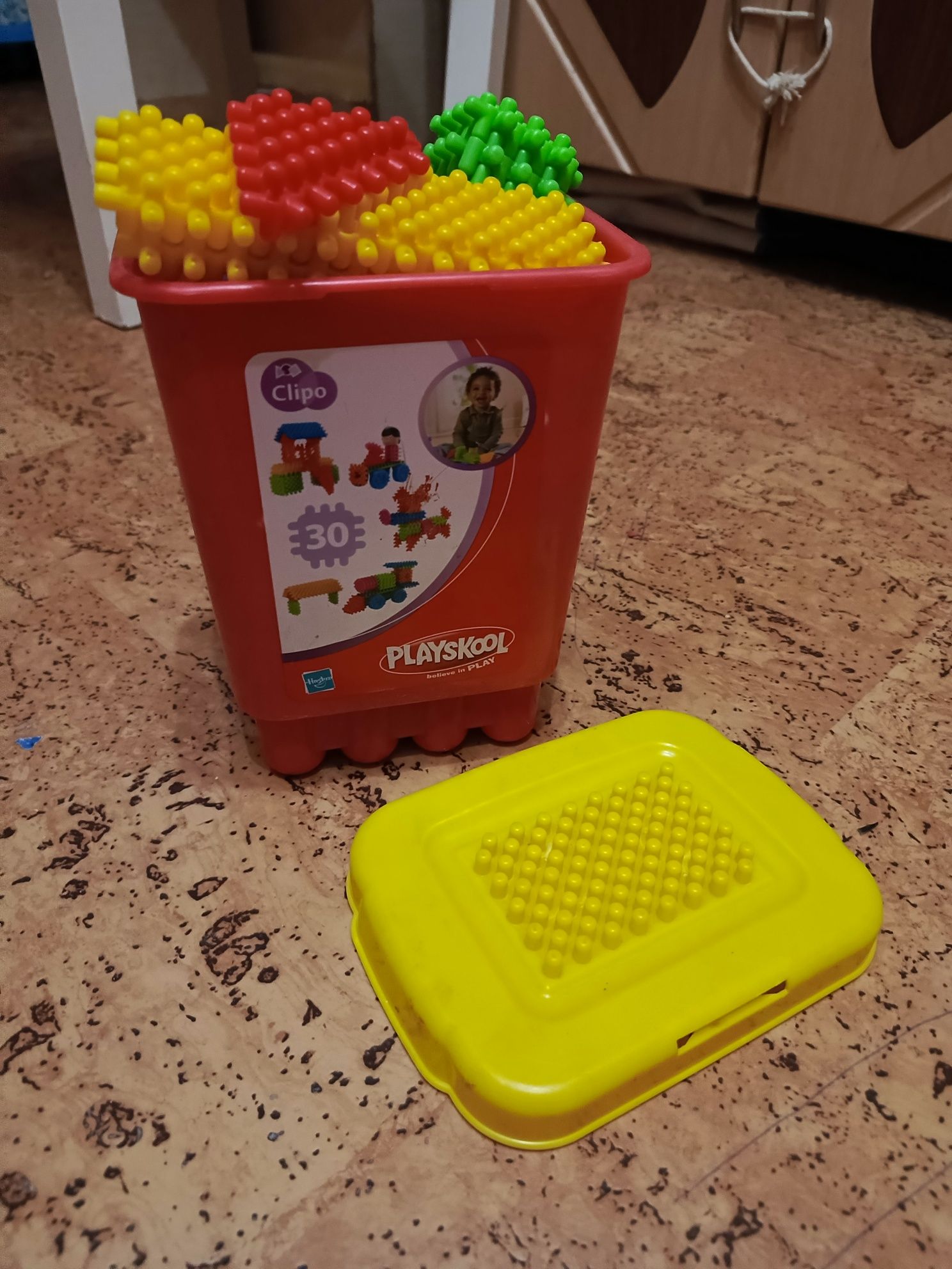 Стол конструктор playskool с деталями для детей