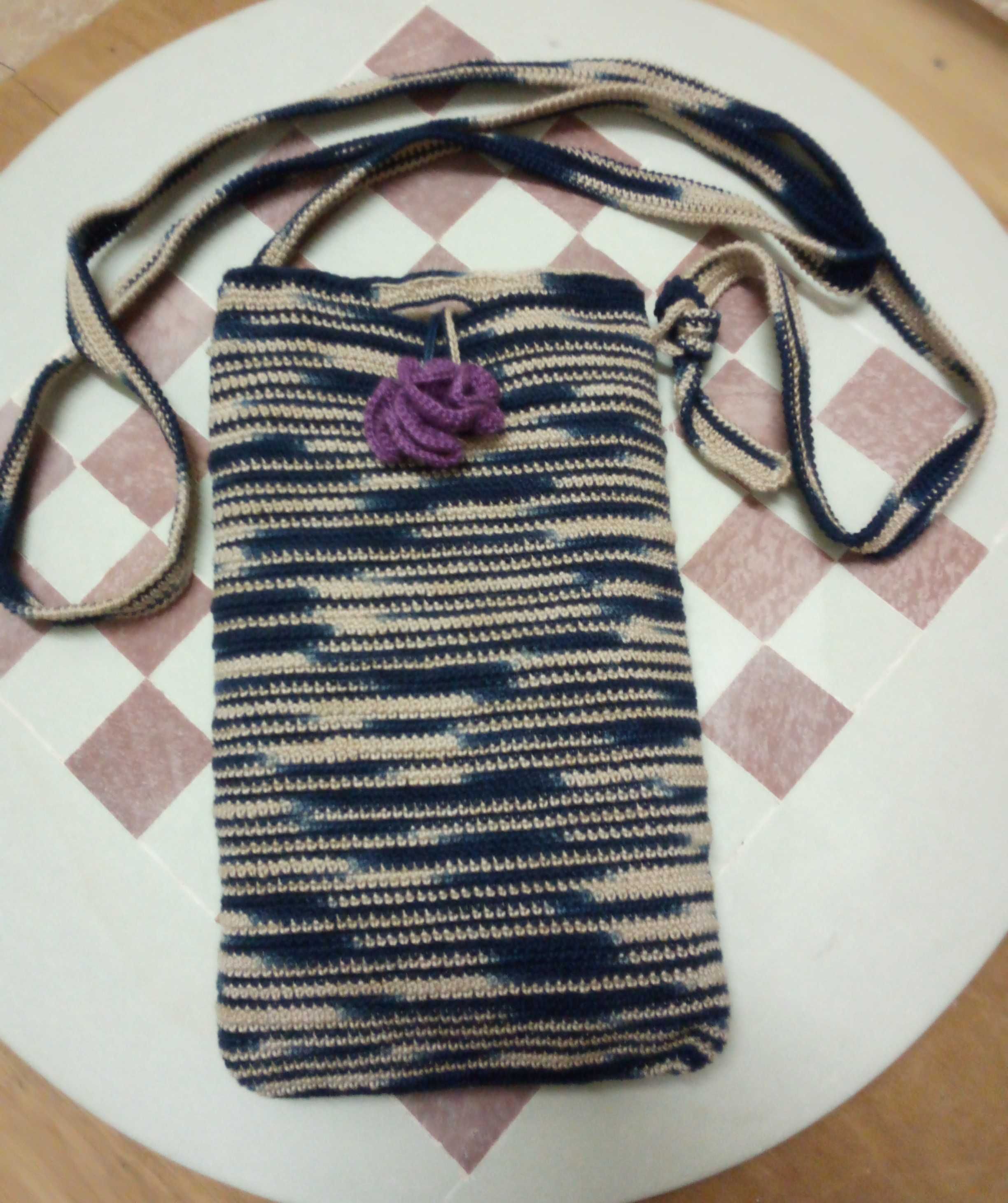 Bolsa para telemóvel (smartphone ) em crochet