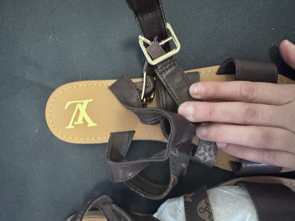 Босоніжки louis vuitton