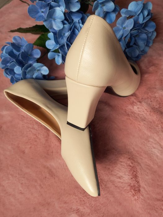 Buty na obcasie czułenka kremowe roz 37 nowe szpic słupek