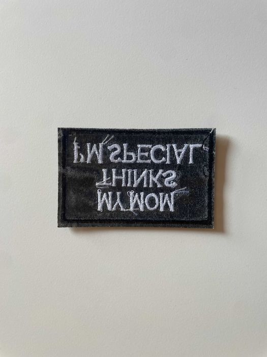 Emblema My Mom Thinks I'm Special