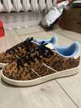 Nowe buty sportowe w panterkę