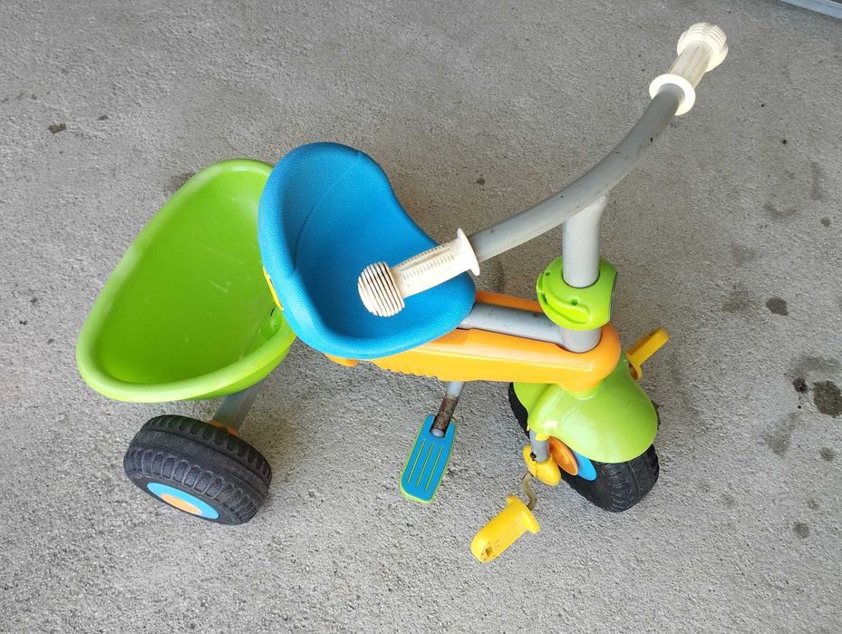 Escorrega, triciclo, espreguiçadeira, banheira, marsúpio e andarilho
