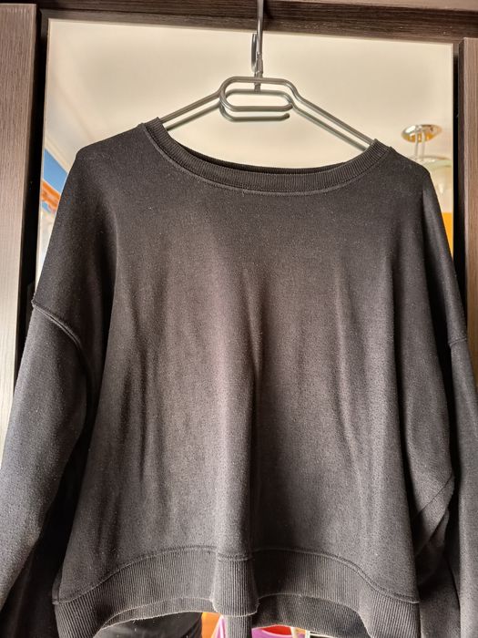 Czarna krótka bluza