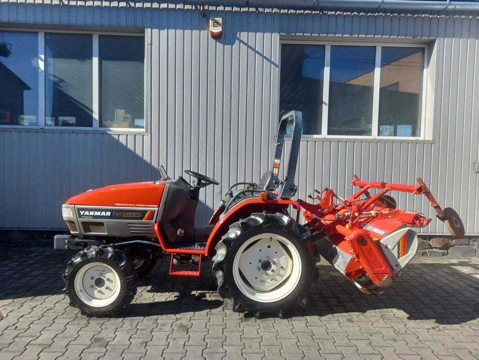 Japoński traktorek Yanmar F 230 z glebogryzarką 4x4 23 KM Rewers