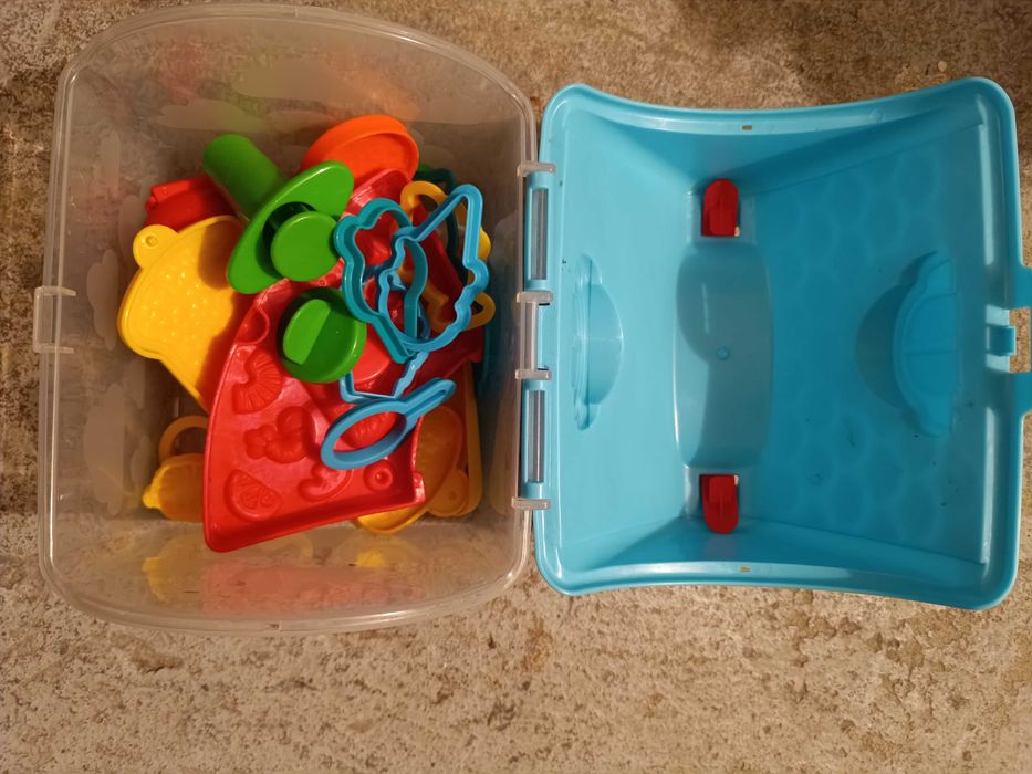 Domek z akcesoriami do ciastoliny