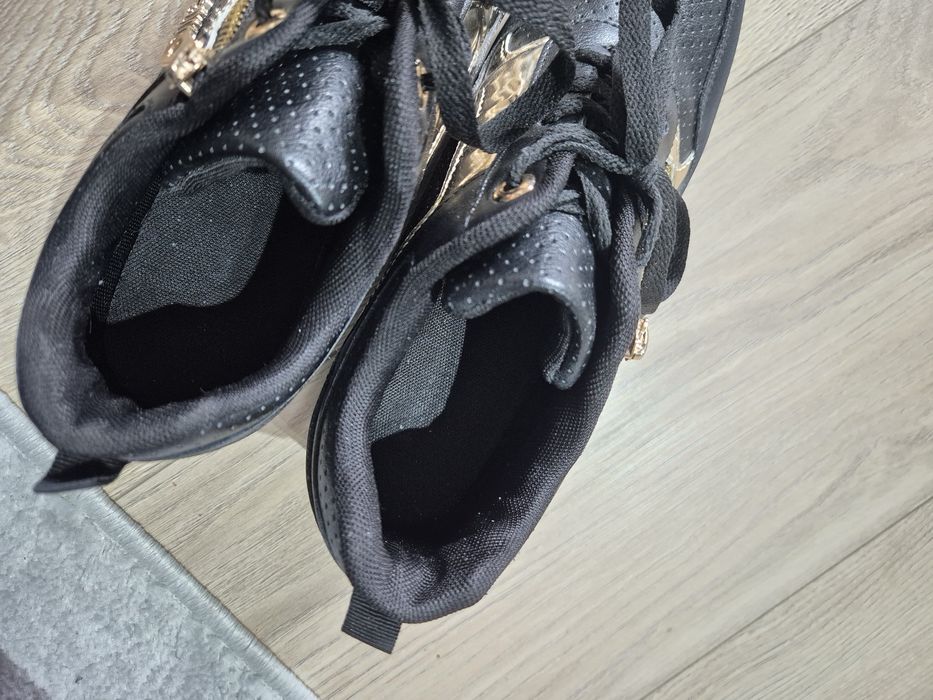 Buty na koturnie
