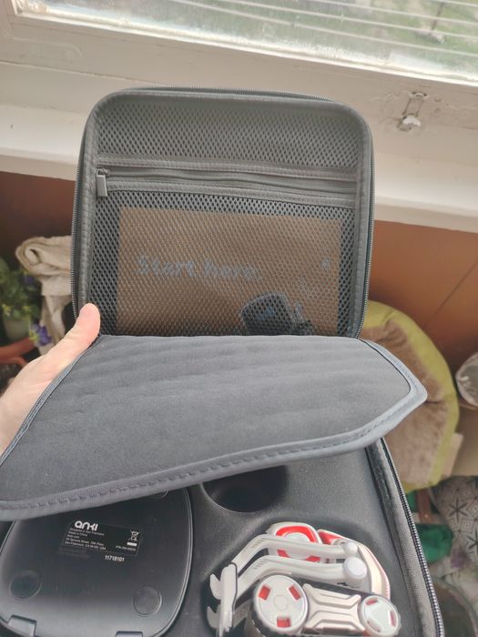 Робот Cozmo anki