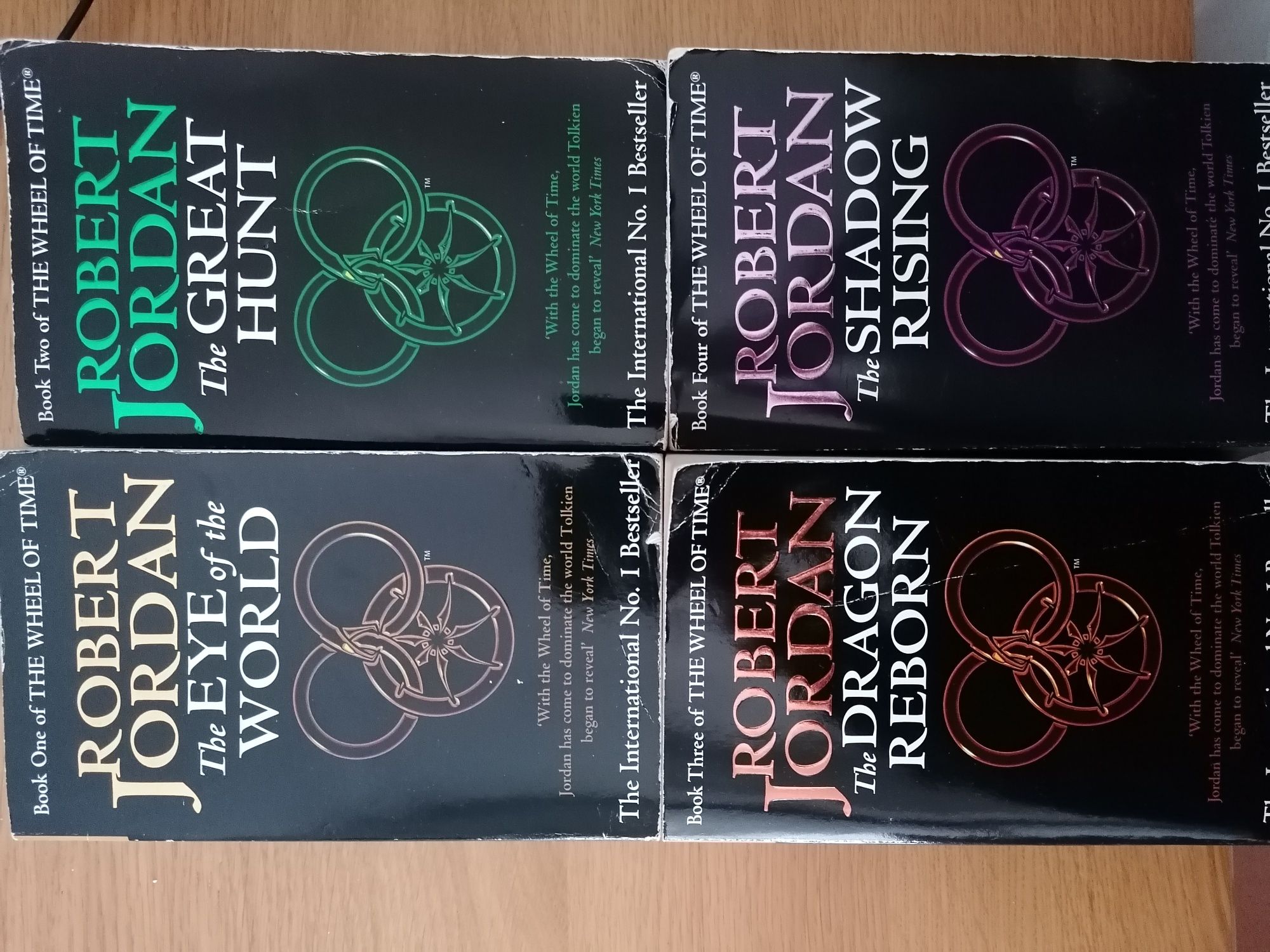 Livros 1 a 4 da Série The Wheel of Time de Robert Jordan (Em Inglês)