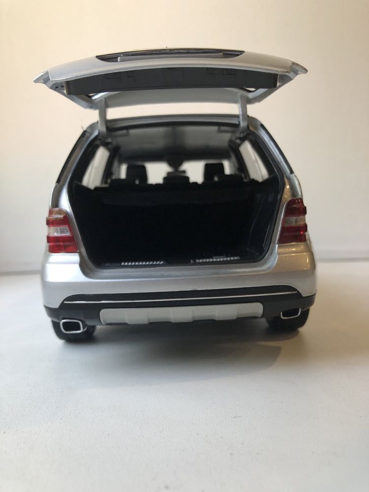 Автомодель Minichamps Mercedes-Benz ML-Class 1:18 модель машины