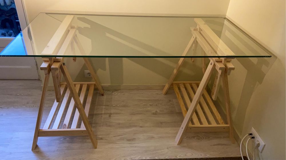 Mesa de vidro/ Secretaria + Estante
