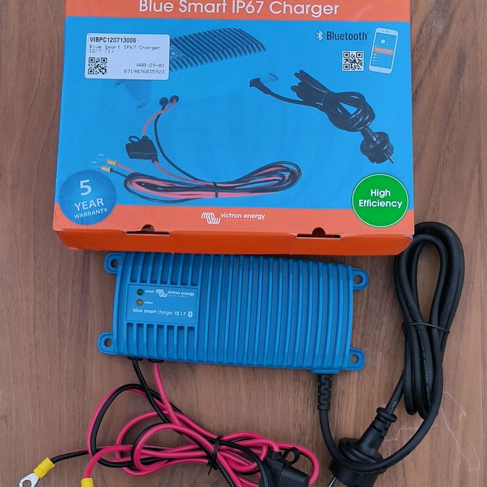 Зарядное для автомобильного аккумулятора Blue Smart IP67 Charger 12/7