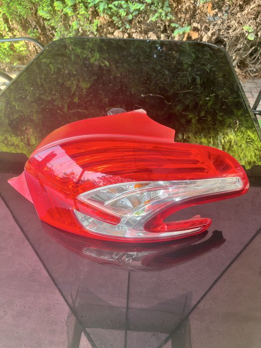 Lampa prawa tył  Peugeot 208