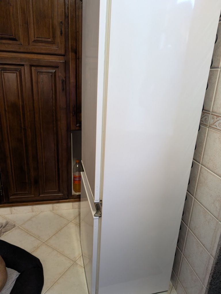 Frigorífico combinado de encastrar teka
