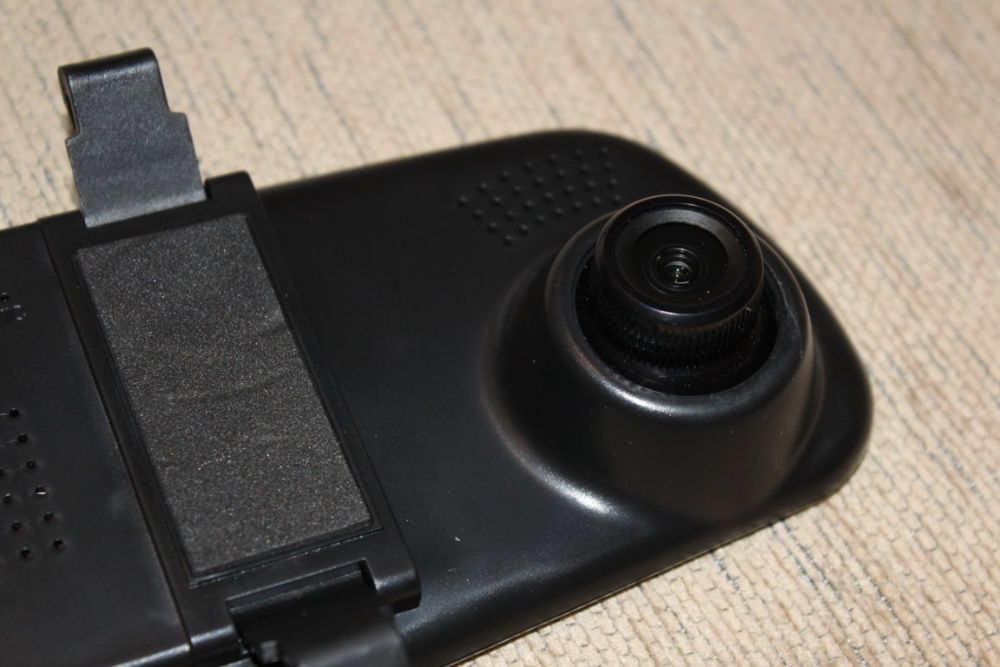 Espelho retrovisor com câmara frontal e câmara traseira