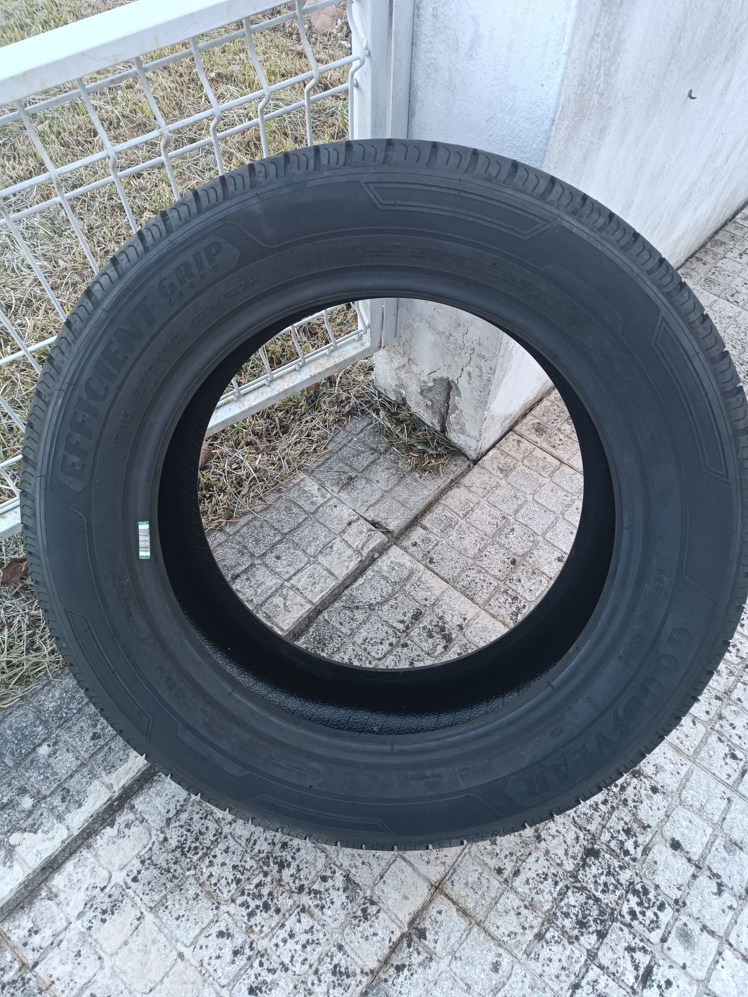 Novo Goodyear 215/60R17 C (Apenas 1 unidade)
55 €