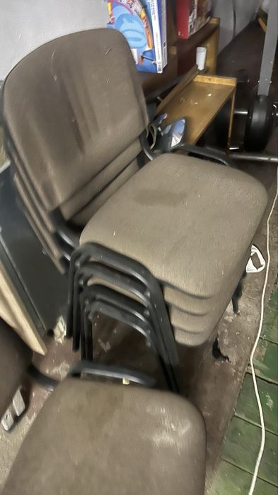 5 krzesel konferencyjnych