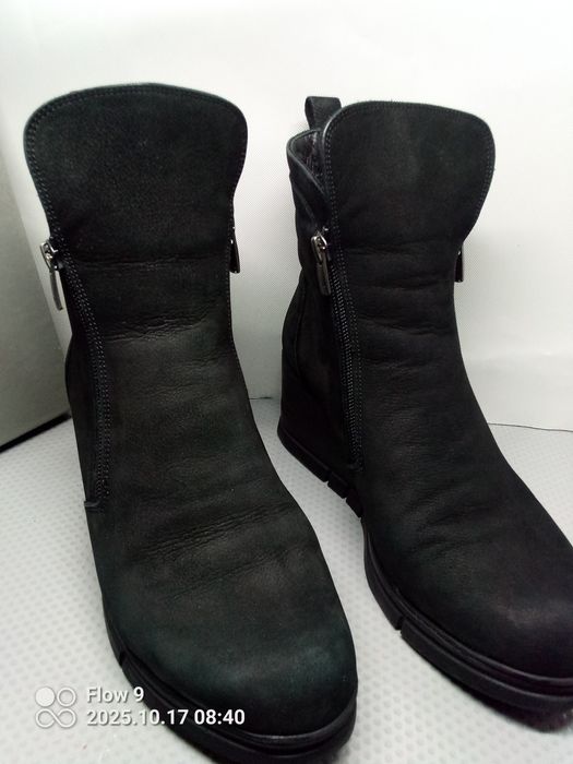 Świetne mało używane botki z nubuku Venezia 39